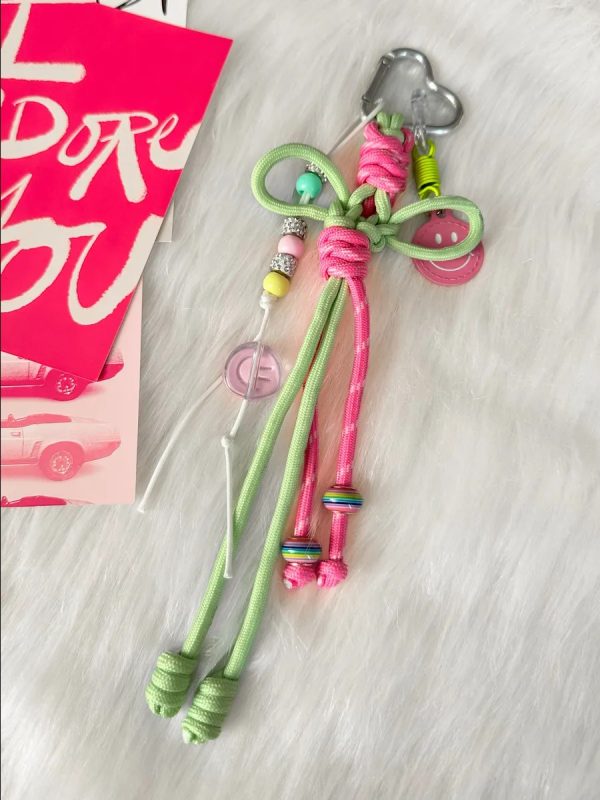 Collares y Adornos para bolsos